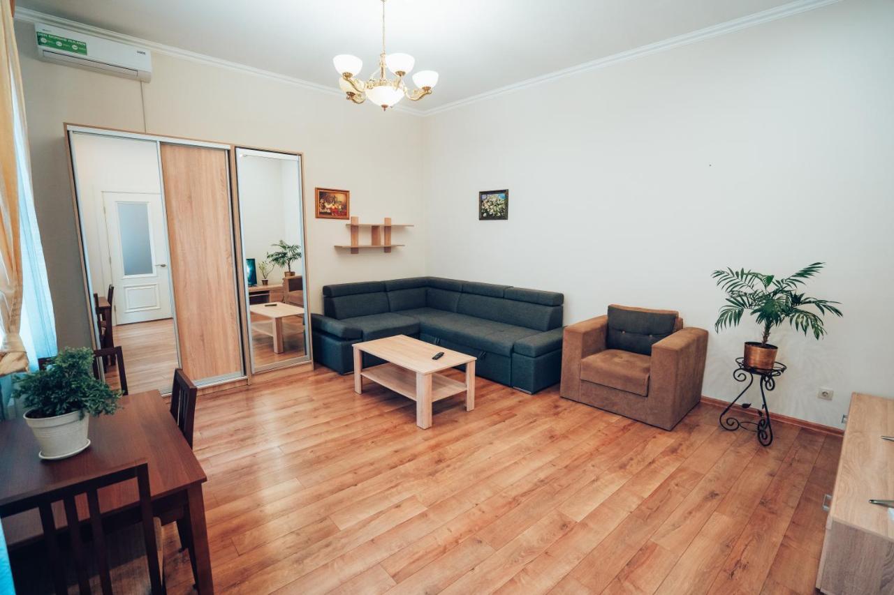 Wonderful Flat On City Center أوزهورود المظهر الخارجي الصورة